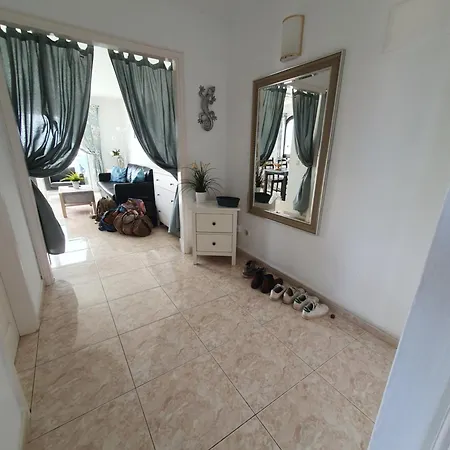 Club Teguisol بيت للعطل